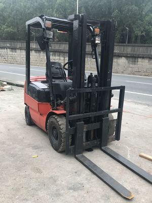 現(xiàn)貨供應(yīng)二手1.5噸合力燃油叉車，低價處理引領(lǐng)市場